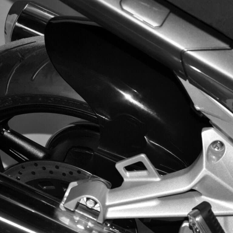 Hugger | Gloss Black | Yamaha FJR 1300 2006> - Bikerr