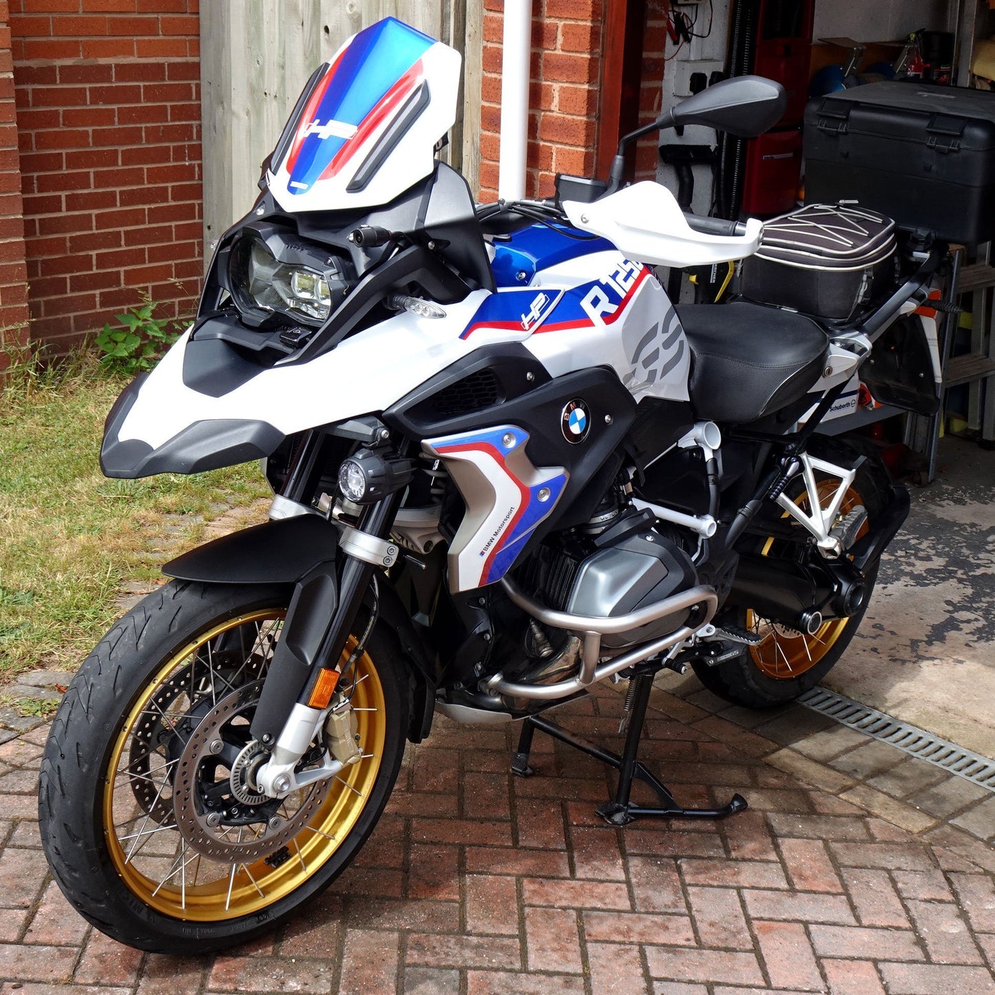 Racing Screen | HP Colours | BMW R1250 GS 2018> - Bikerr