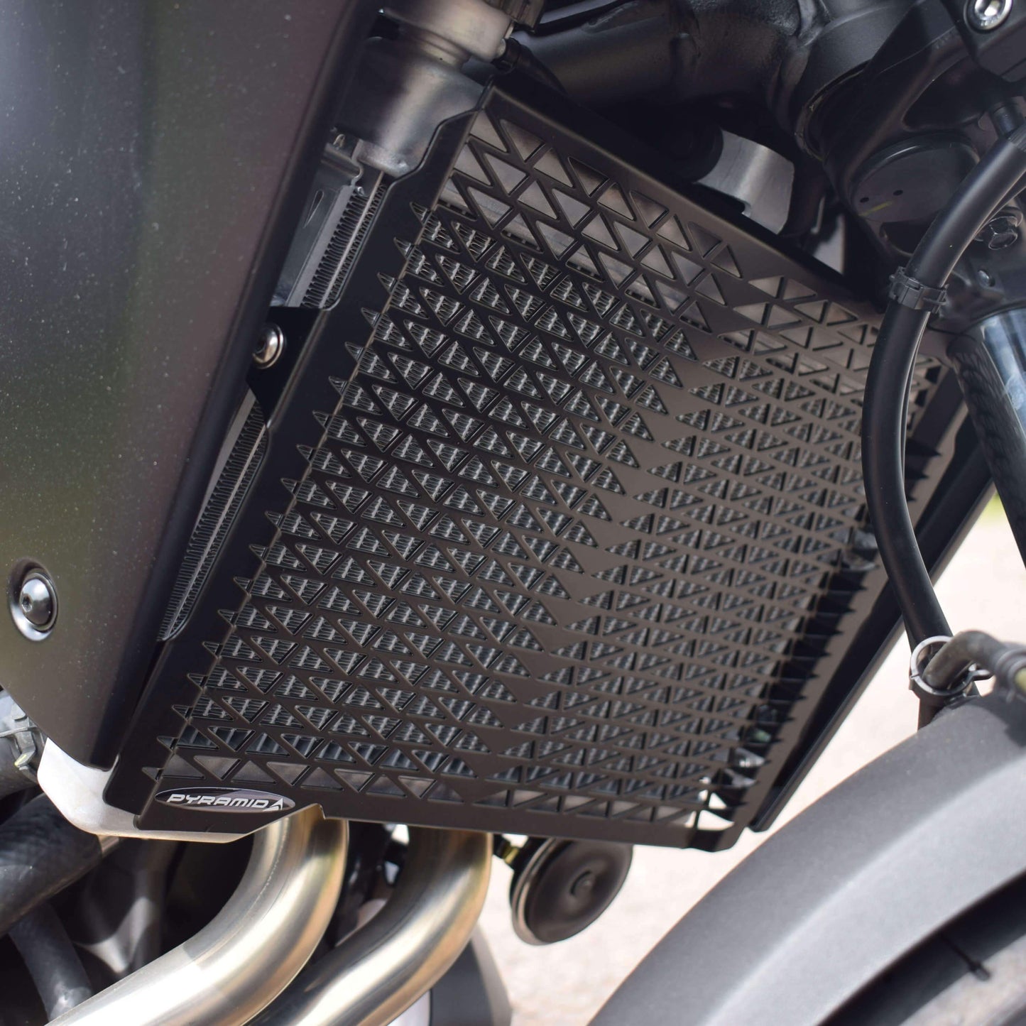 Radiator Guard | Matte Black | Triumph Street Triple 675 2013> - Bikerr