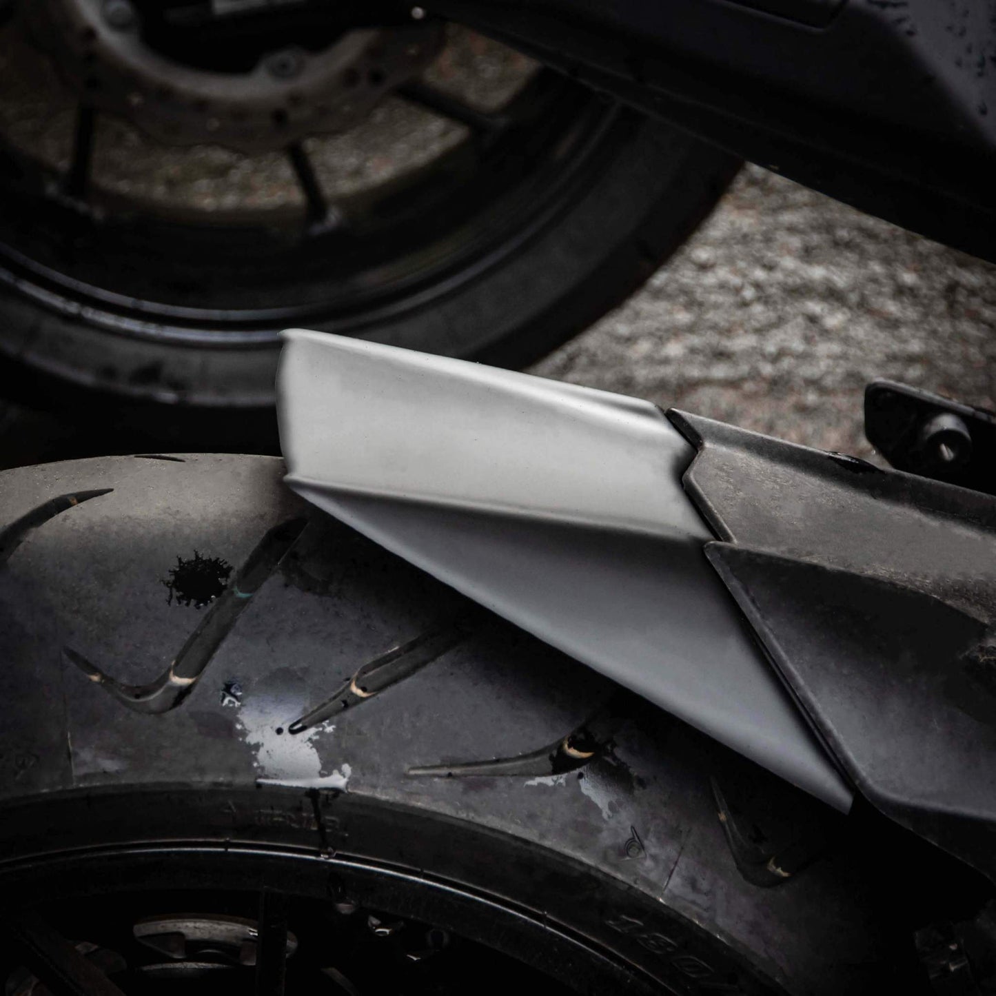 Hugger Extension | Carbon | Yamaha Tracer 900 2015>2020 - Bikerr