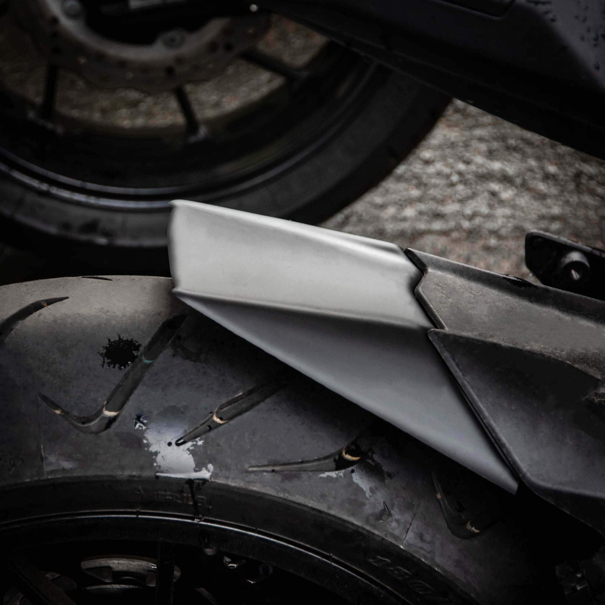 Hugger Extension | Carbon | Yamaha Tracer 900 2015>2020 - Bikerr
