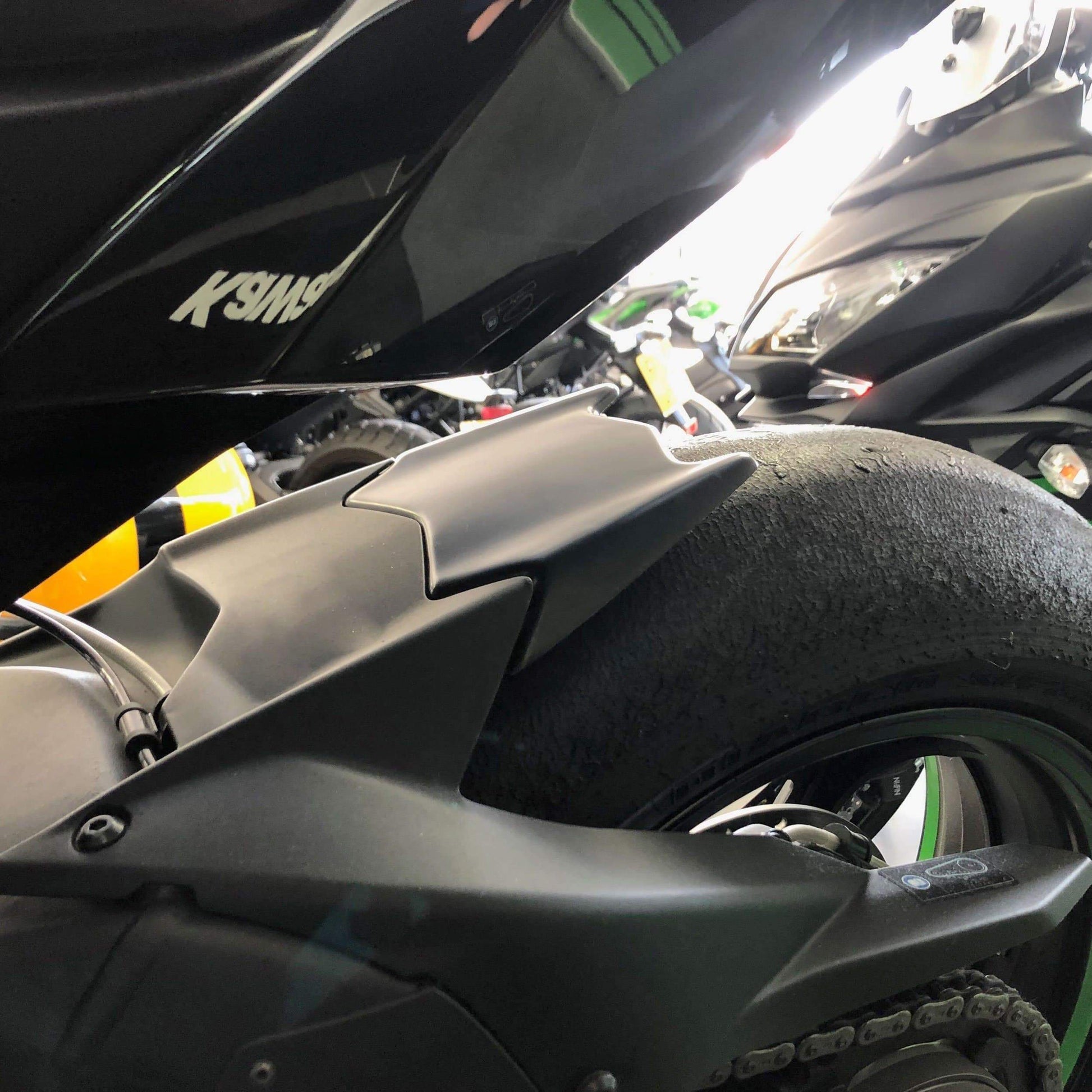 Hugger Extension | Matte Black | Kawasaki Ninja H2 2015> - Bikerr