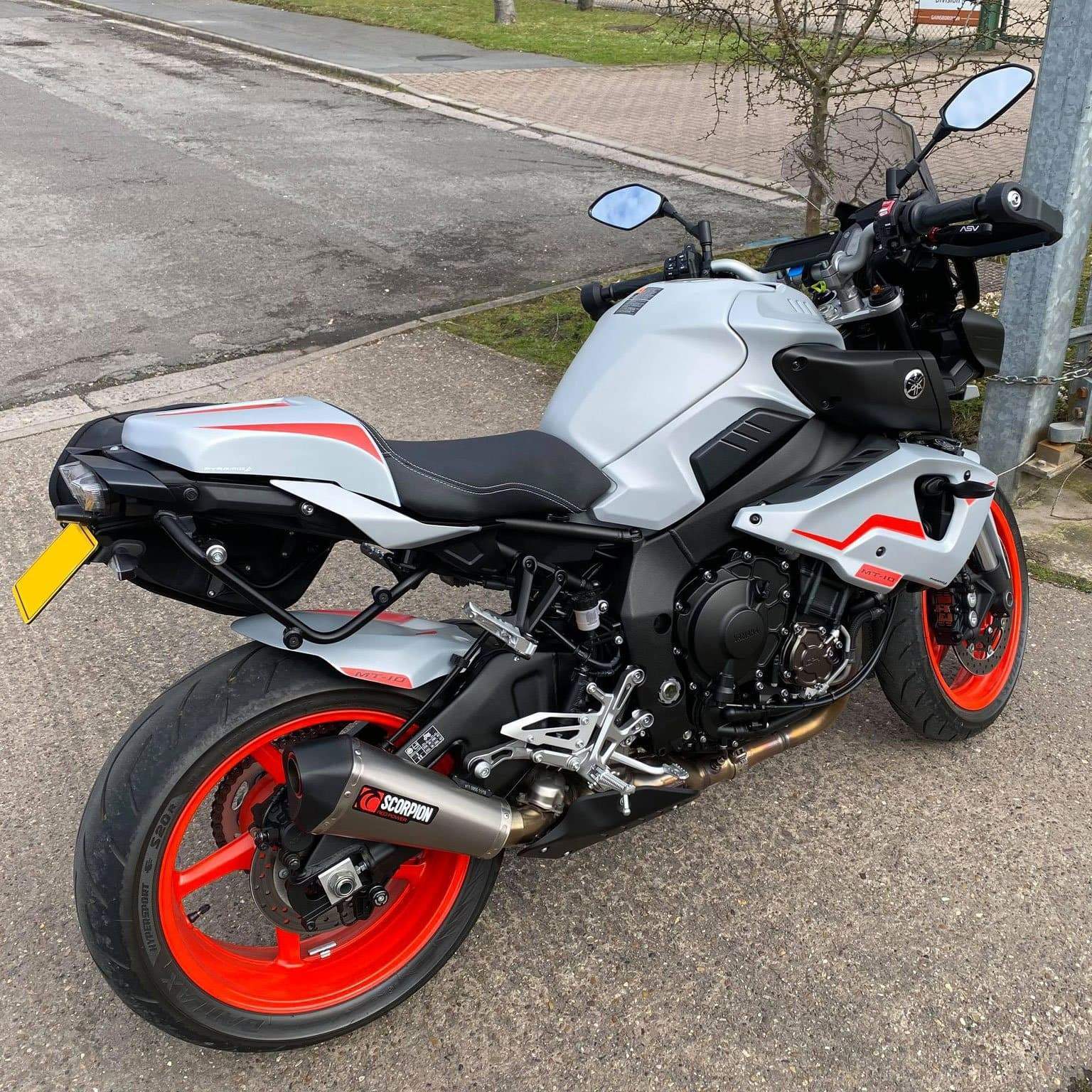 Hugger | Matte Grey (Ice Fluo) | Yamaha MT-10 2019> - Bikerr